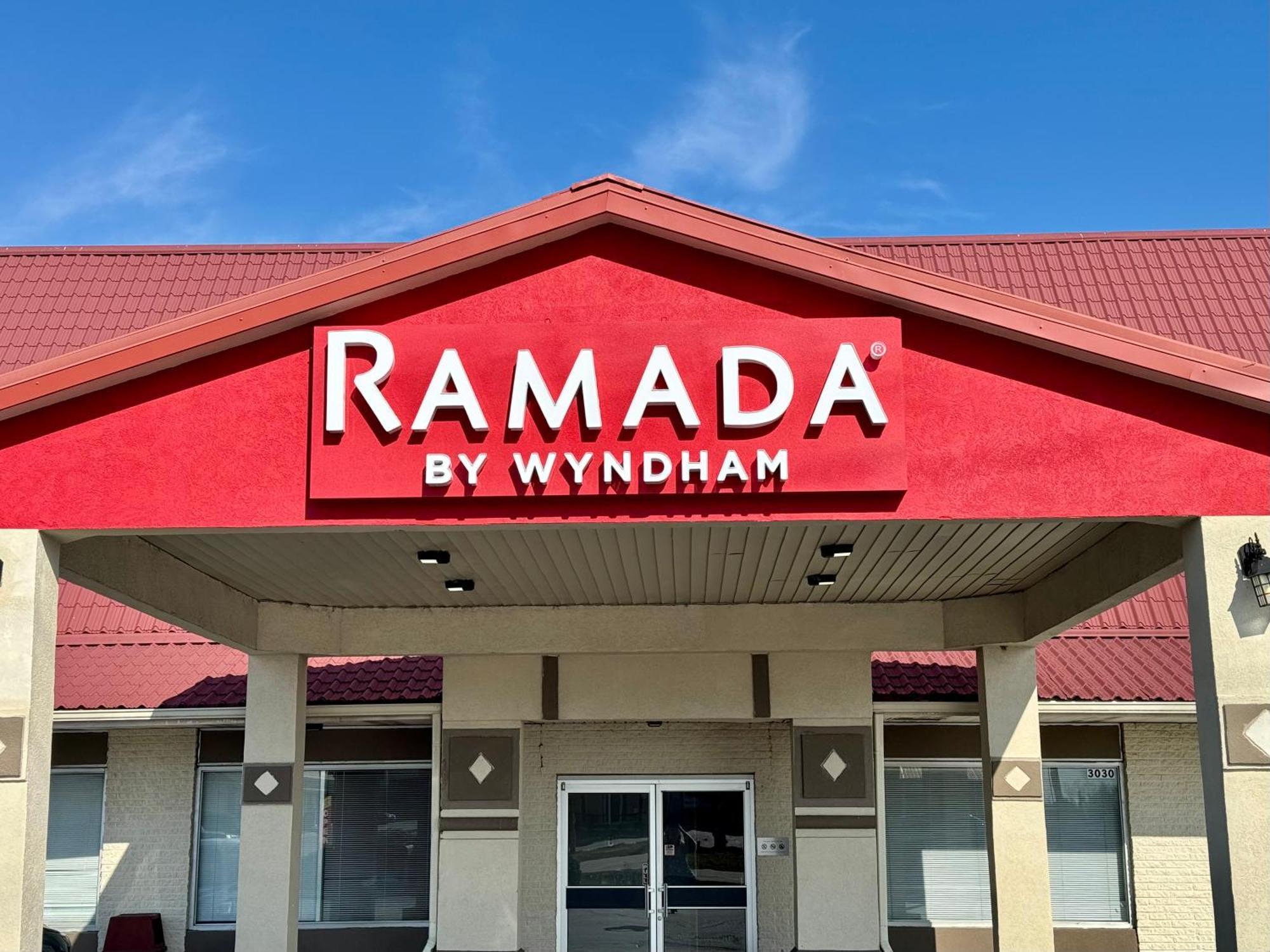 Hotel Ramada By Wyndham Lumberton Exterior foto